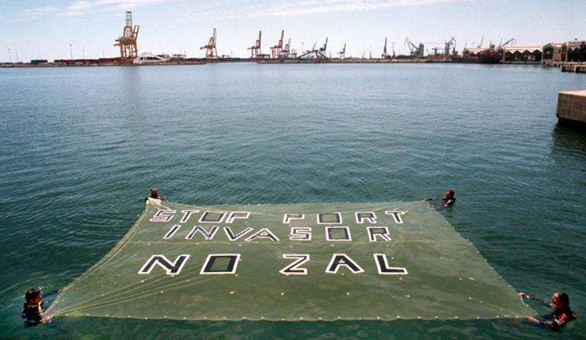 A group of activists protest at the port in Valencia, Spain. EFE/Archivo. April, 2019.