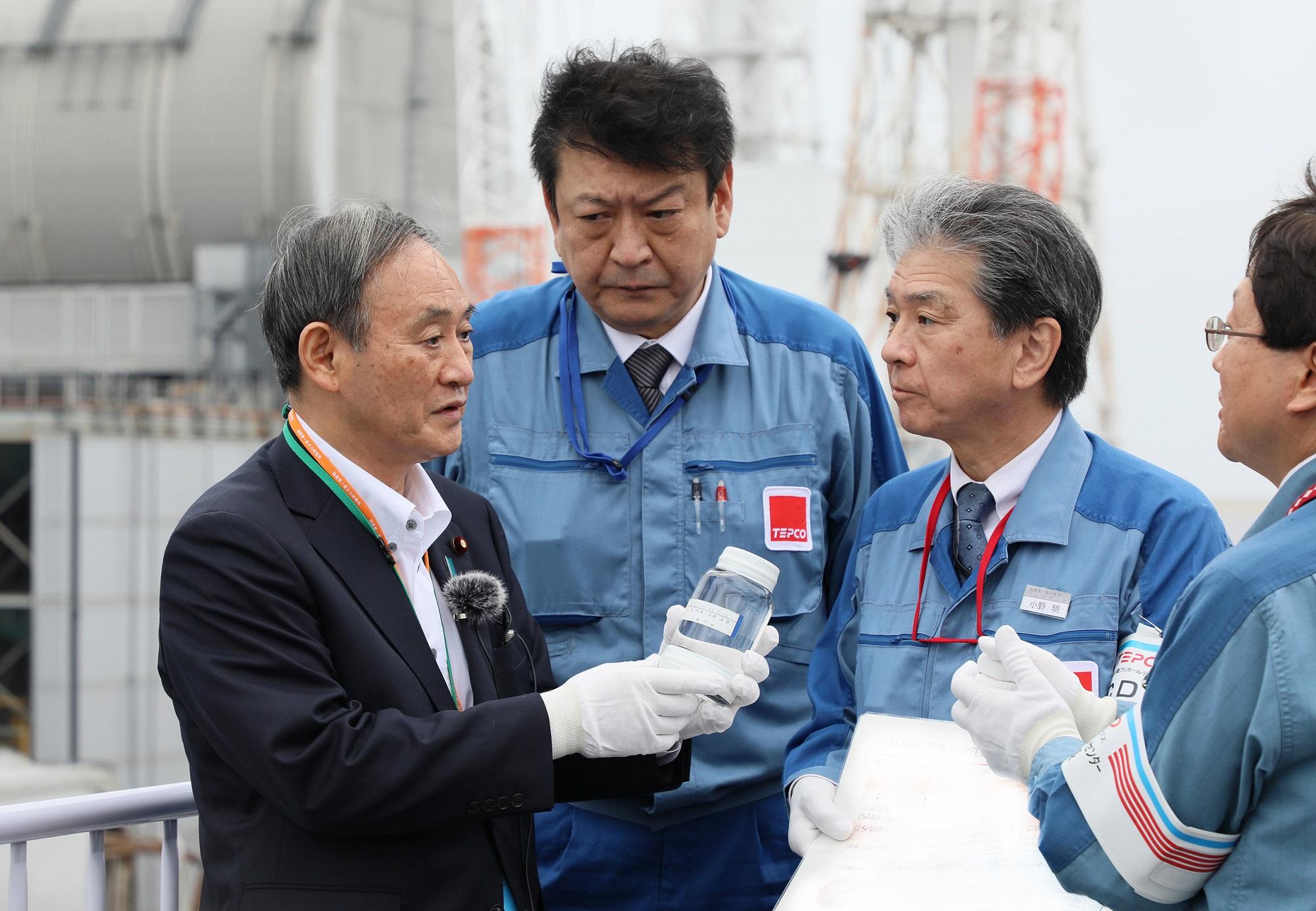 Prime Minister Sugo at Fukushima