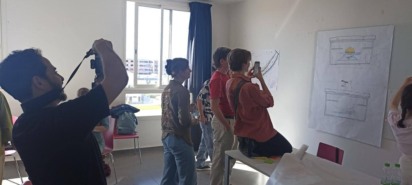 Capturing collective workshop results for further deliberations in Delft.
