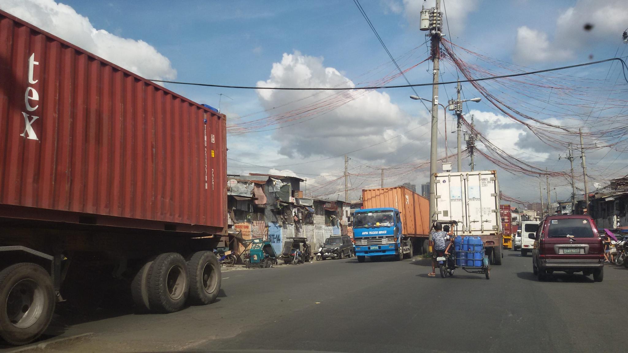 Figure 2. Port traffic in 2014, taken before the introduction of the electronic terminal truck appointment and booking system (TABS) in 2016 that has significantly reduced peak traffic congestion (Source: Author, 2014).