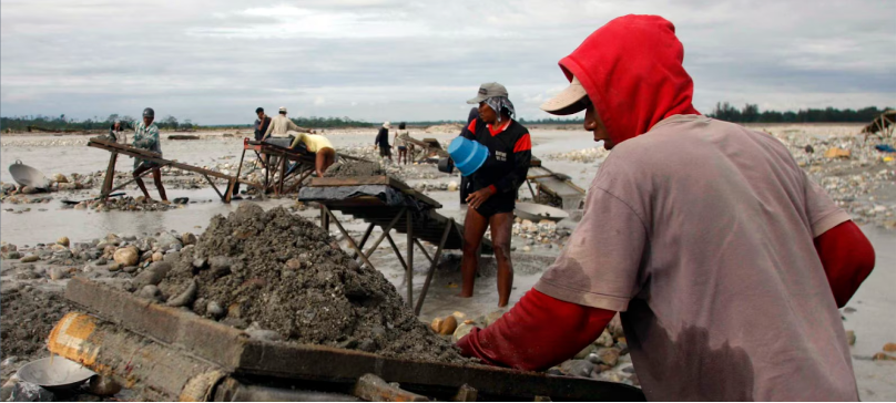 Figure 4: Villagers extract gold from the sediment from the tailings of the PT Freeport Indonesia mining operation in Timika, Papua province, Indonesia, July 21, 2008. (Source: REUTERS/Yan Rafsanjani via VOA Indonesia)