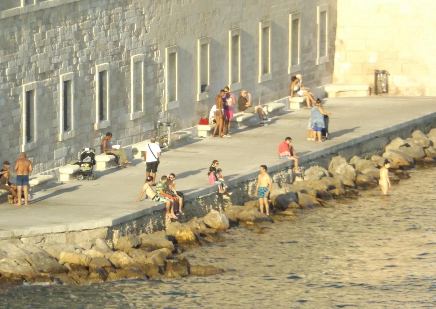 ​​​​​​​Image 2 - Fort Saint-Jean’s promenade in Marseille, July 2014 (photo by the author)
