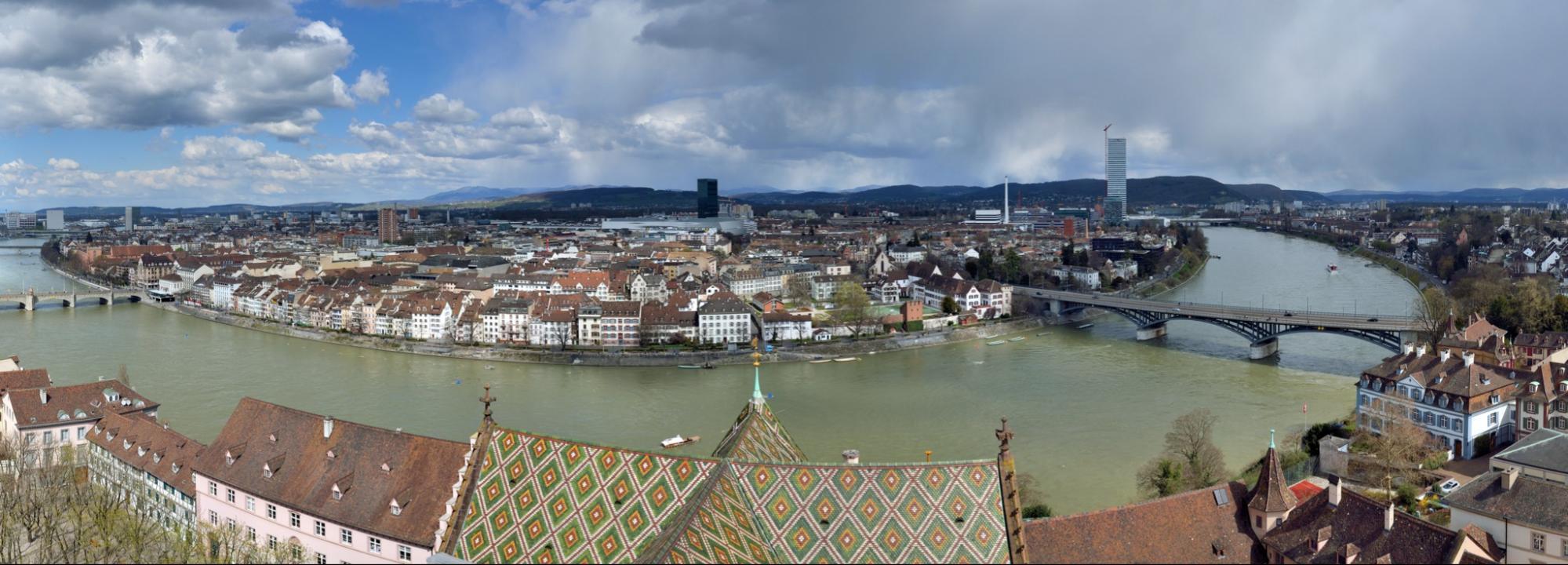 Figure 2: The “Rhine knee” in Basel with its green, redesigned waterfronts. Photo by Taxiarchos228 on Wikimedia, 2015, Free Art License.