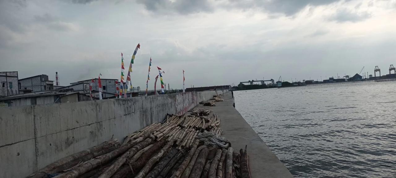 The seawall in Tambak Lorok is part of the flood and tidal control project
