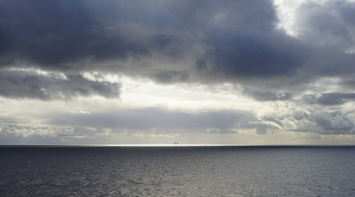 North Sea oilrig in the distance (Source: author, 2019).